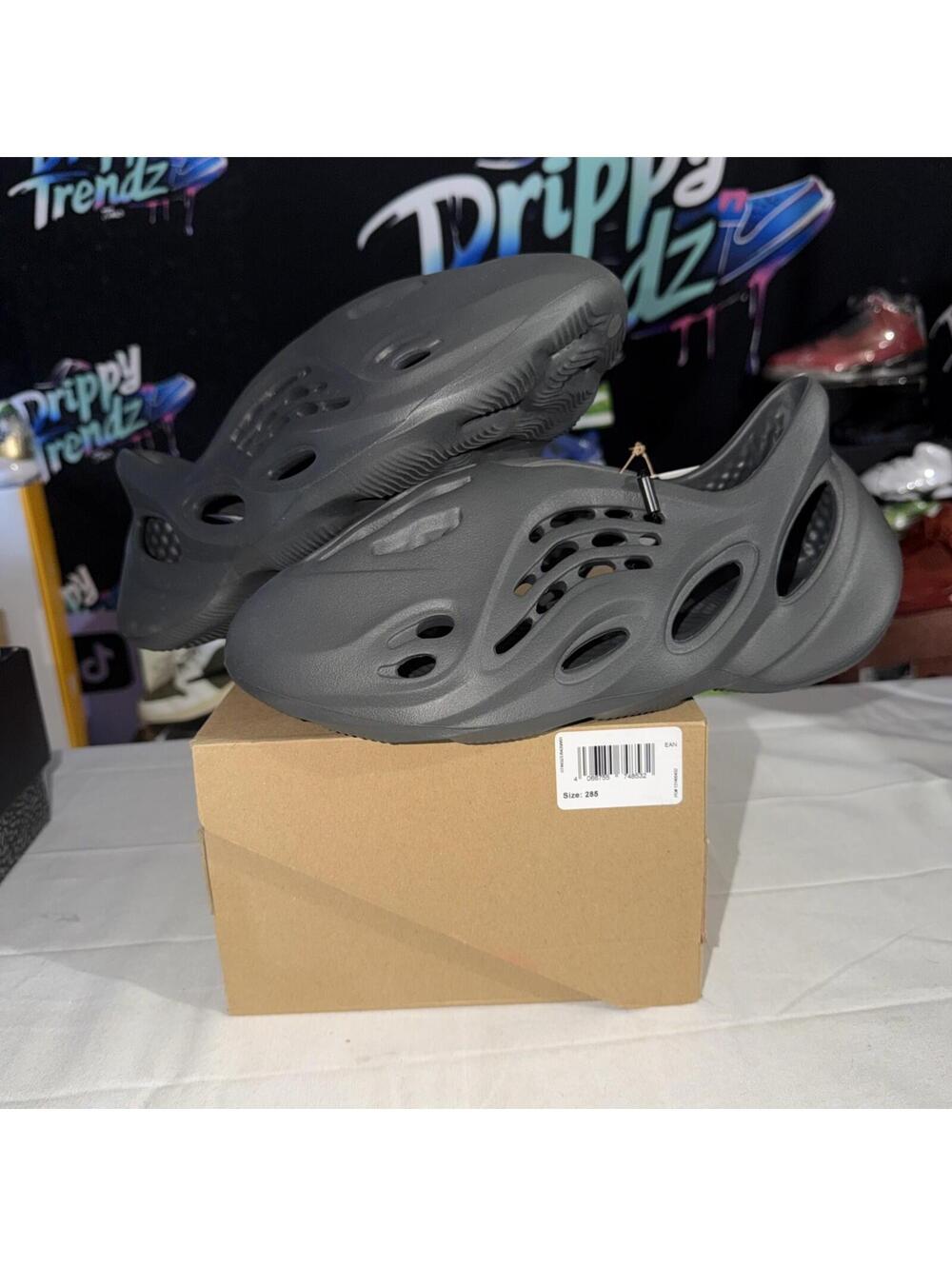 Yeezy Foam RNNR Onyx Size 10